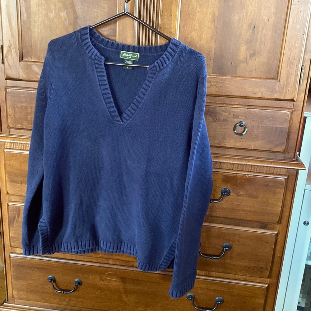 Women’s M navy Eddie Bauer cotton v neck sweater